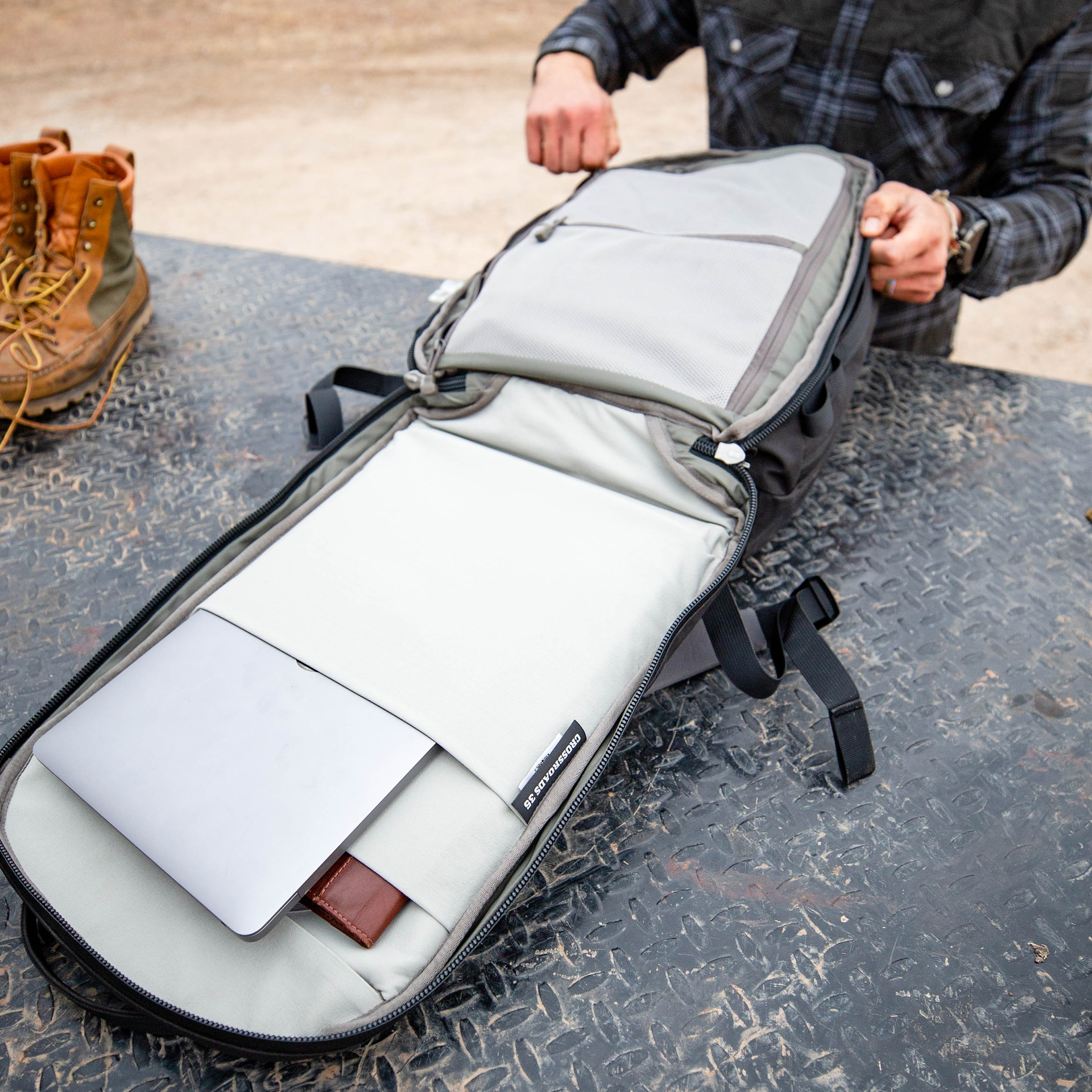 35L CARRY ON BACKPACK - Image 9
